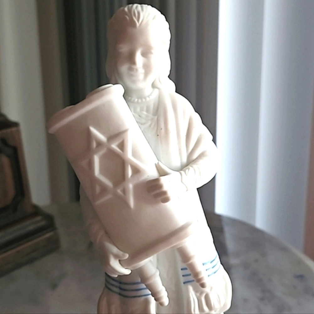 VRARE Dept 56 RARE LIMITED EDITION Vintage Statue Jewish Woman w/ Sefer Torah